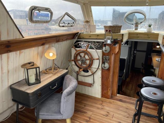 Exceptionnel Bateau Maison Reine Mathilde Ouistreham Εξωτερικό φωτογραφία