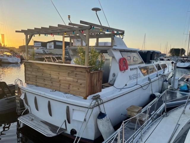 Exceptionnel Bateau Maison Reine Mathilde Ouistreham Εξωτερικό φωτογραφία